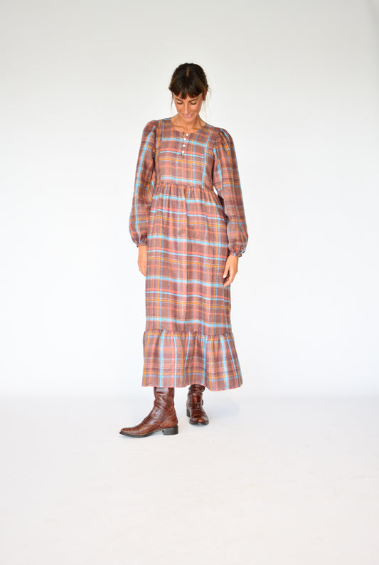 Vestido Alessandra Perth – vista frontal con volante en el bajo | Boj Woman