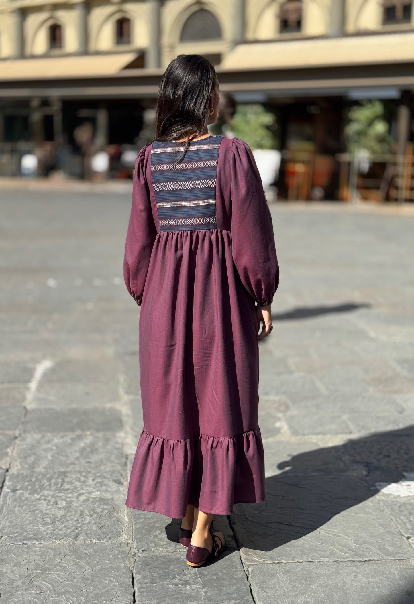 Vestido Alessandra borgoña
