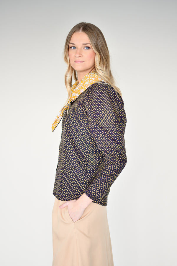 Blusa Anna bordados marinho – vista a três quartos | Boj Woman