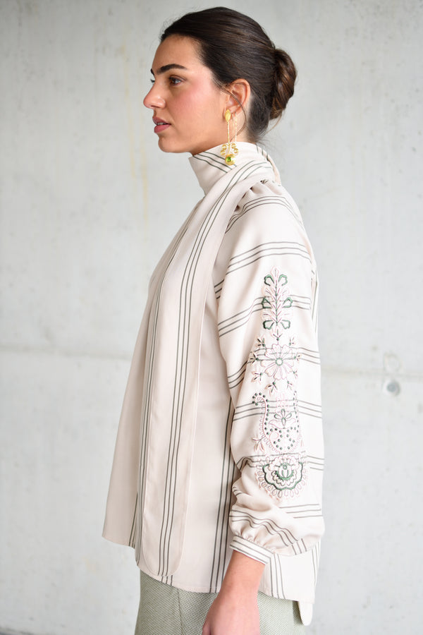 Blusa Bianca Verde – detalhe da gola | Boj Woman