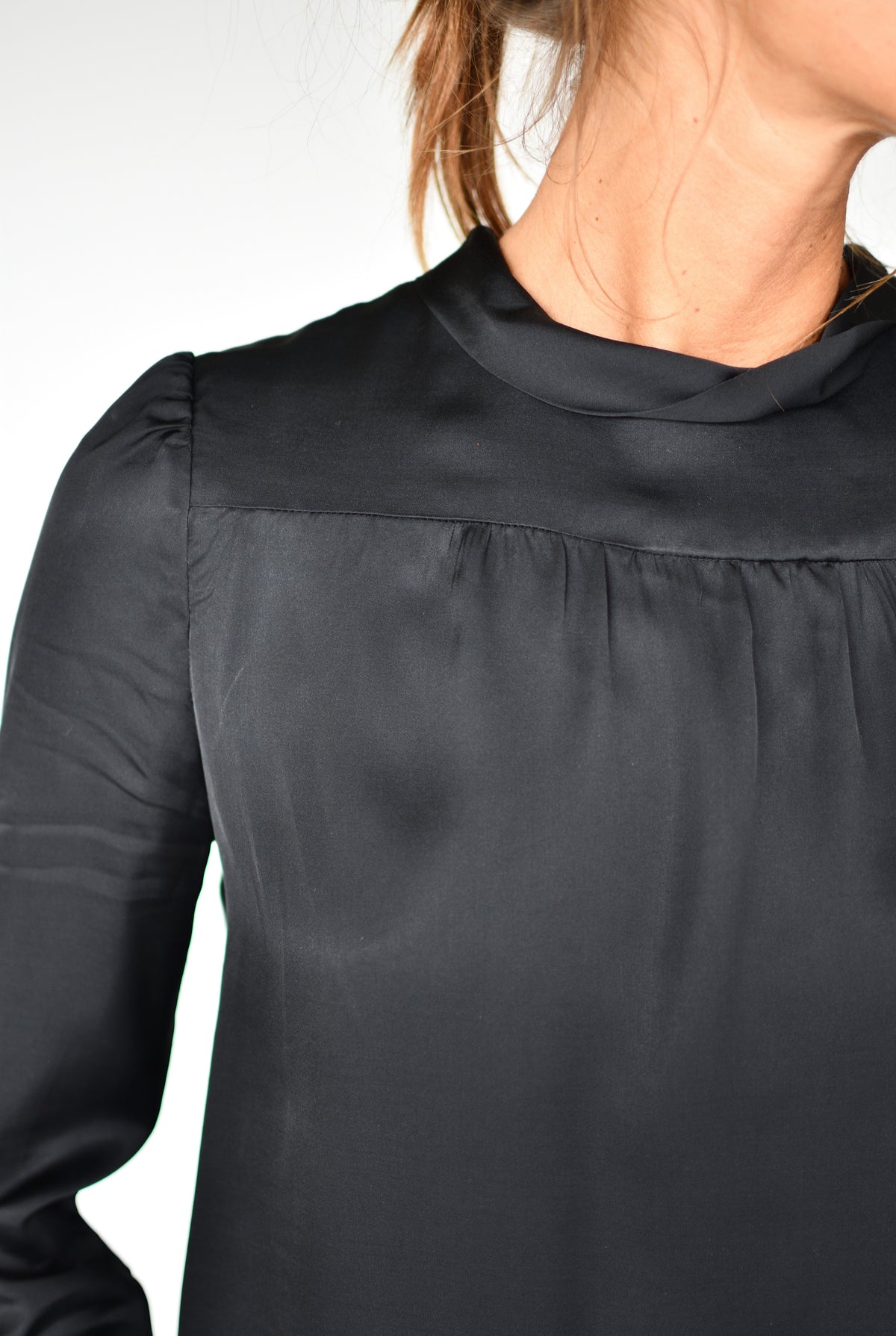 Blusa Camila Negra – detalle del canesú | Boj Woman