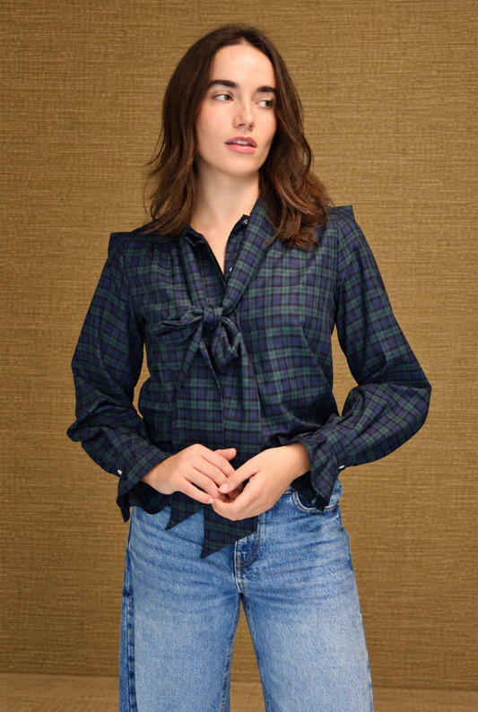 Blusa Alina Check – vista frontal con vaqueros | Boj Woman