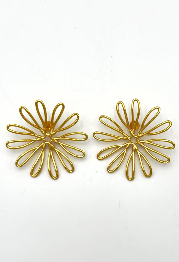 Brincos Turqueta – flores douradas sobre fundo claro | Boj Woman