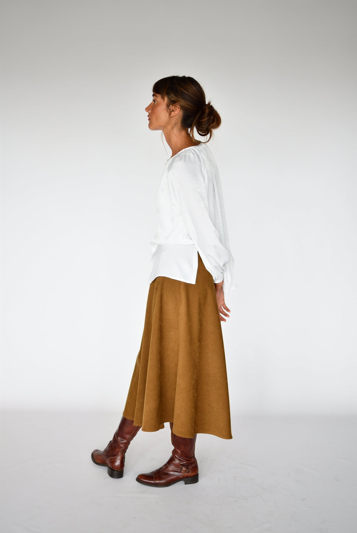 Total Look Lottie Satén y Micropana Camel – Camisa Lottie Satén blanco, foto 3 | Boj Woman