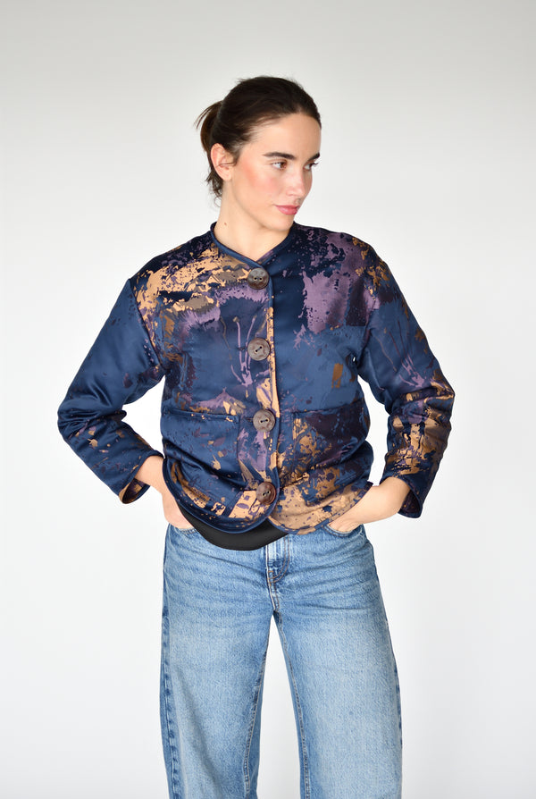 Casaco Jacquard Beringela – look com calças de ganga | Boj Woman