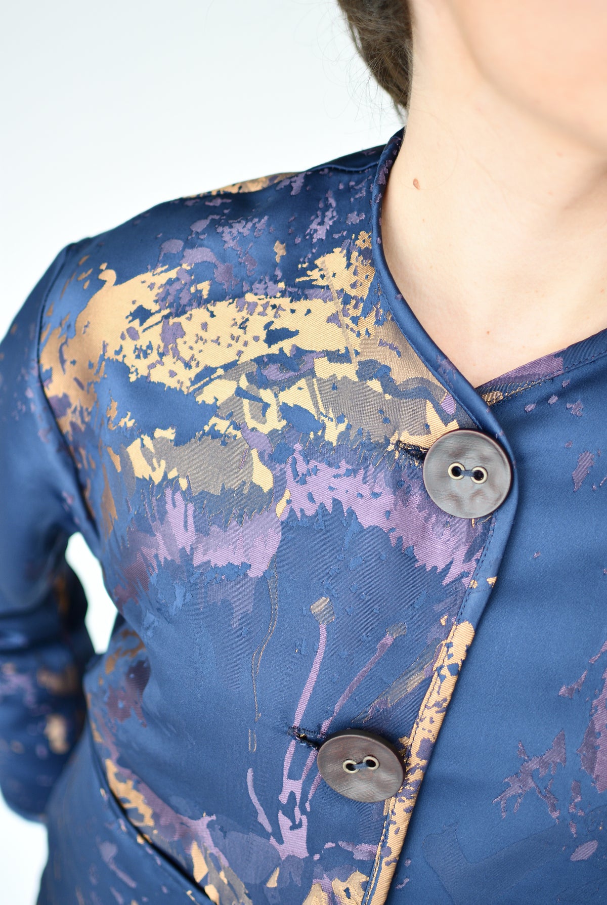 Casaco Jacquard Beringela – detalhe do jacquard | Boj Woman