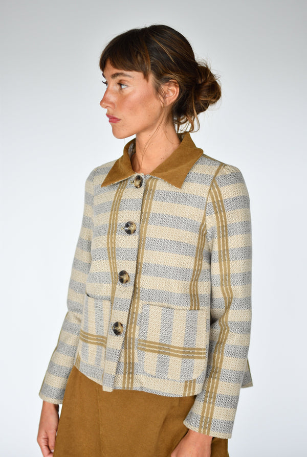 Total Look Leo Jacquard y Micropana Camel: Chaqueta Leo Jacquard y Falda Micropana Camel | Boj Woman