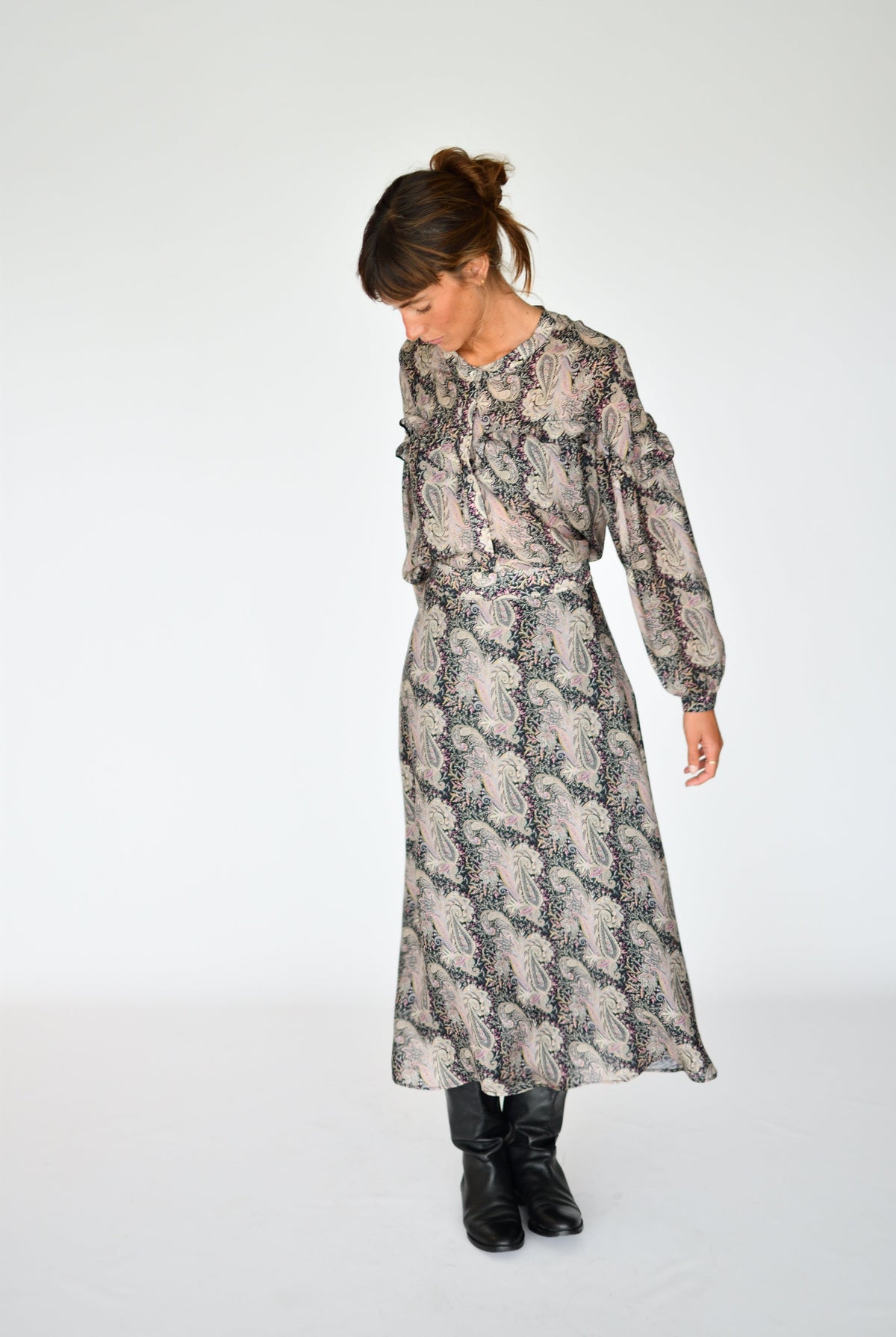 Total Look Alessia y Celine Paisley negro – Falda Celine Paisley negro, foto 2 | Boj Woman