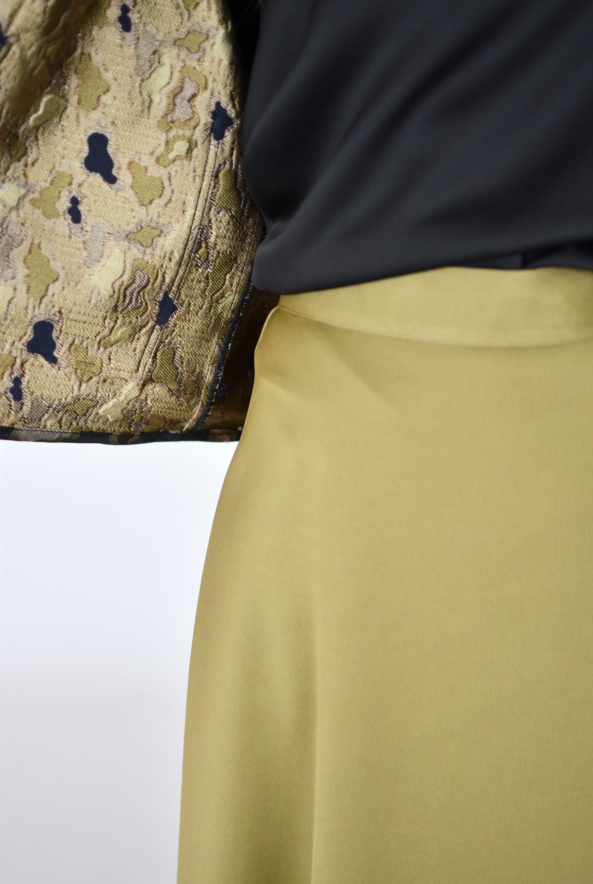 Falda Celine Verde – detalle del satén | Boj Woman