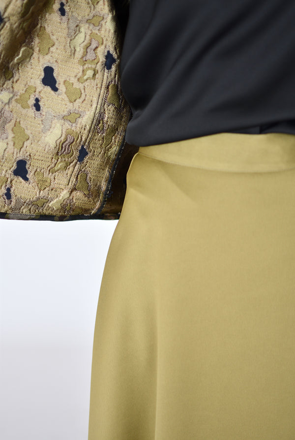 Saia Celine Verde – detalhe do cetim | Boj Woman