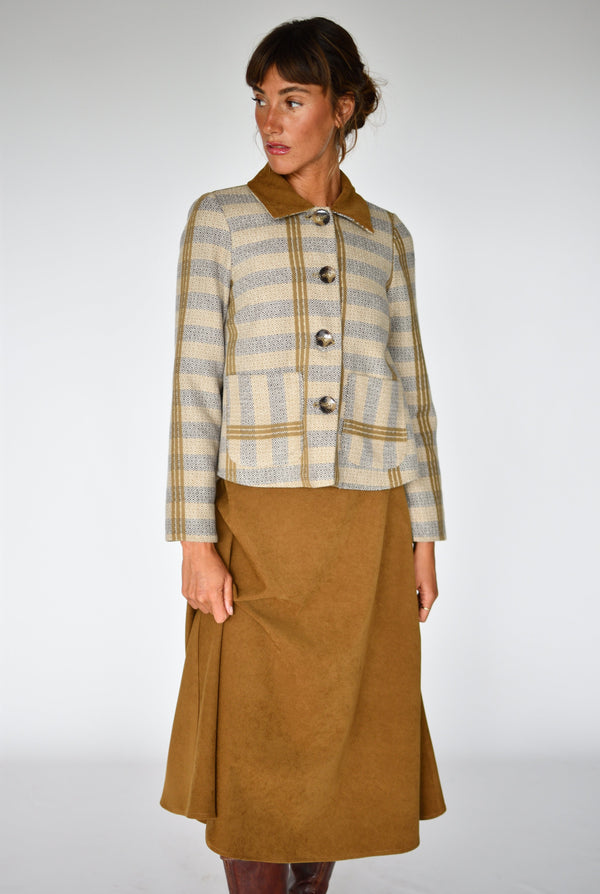 Total Look Leo Jacquard y Micropana Camel: Chaqueta Leo Jacquard y Falda Micropana Camel | Boj Woman
