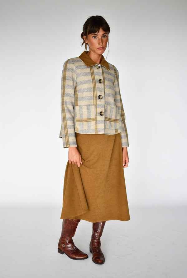 Total Look Leo Jacquard y Micropana Camel: Chaqueta Leo Jacquard y Falda Micropana Camel | Boj Woman