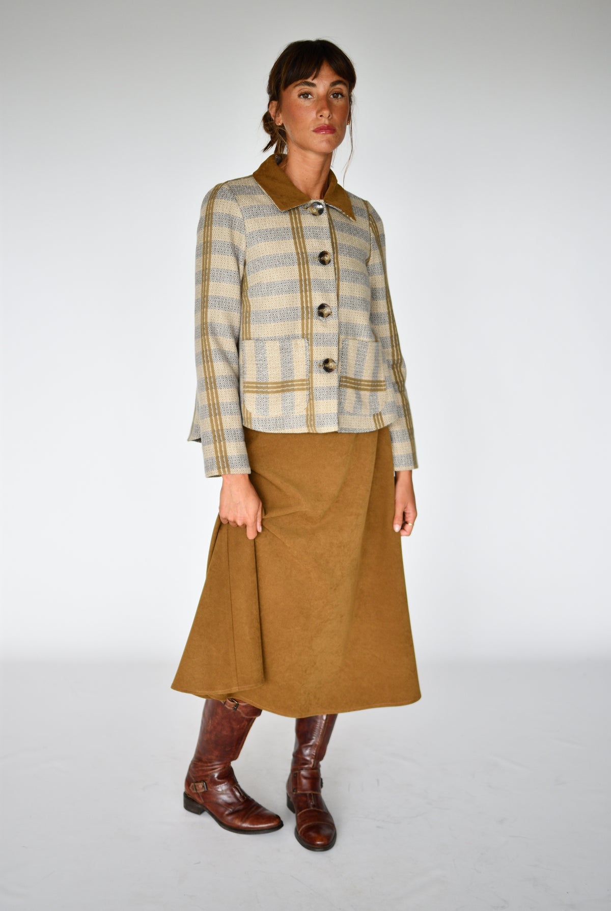 Falda Micropana Camel – vista tres cuartos | Boj Woman
