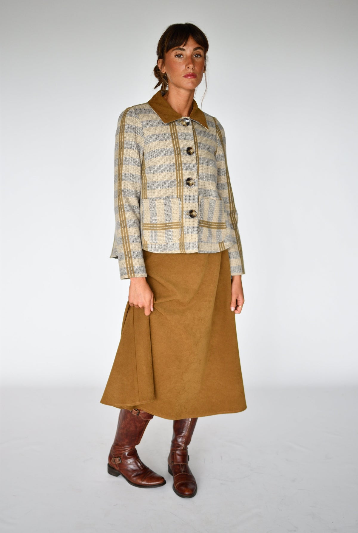 Total Look Leo Jacquard y Micropana Camel: Chaqueta Leo Jacquard y Falda Micropana Camel | Boj Woman