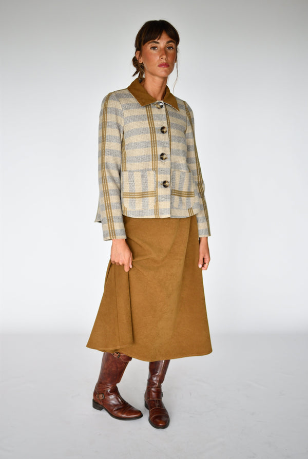Total Look Leo Jacquard y Micropana Camel: Chaqueta Leo Jacquard y Falda Micropana Camel | Boj Woman