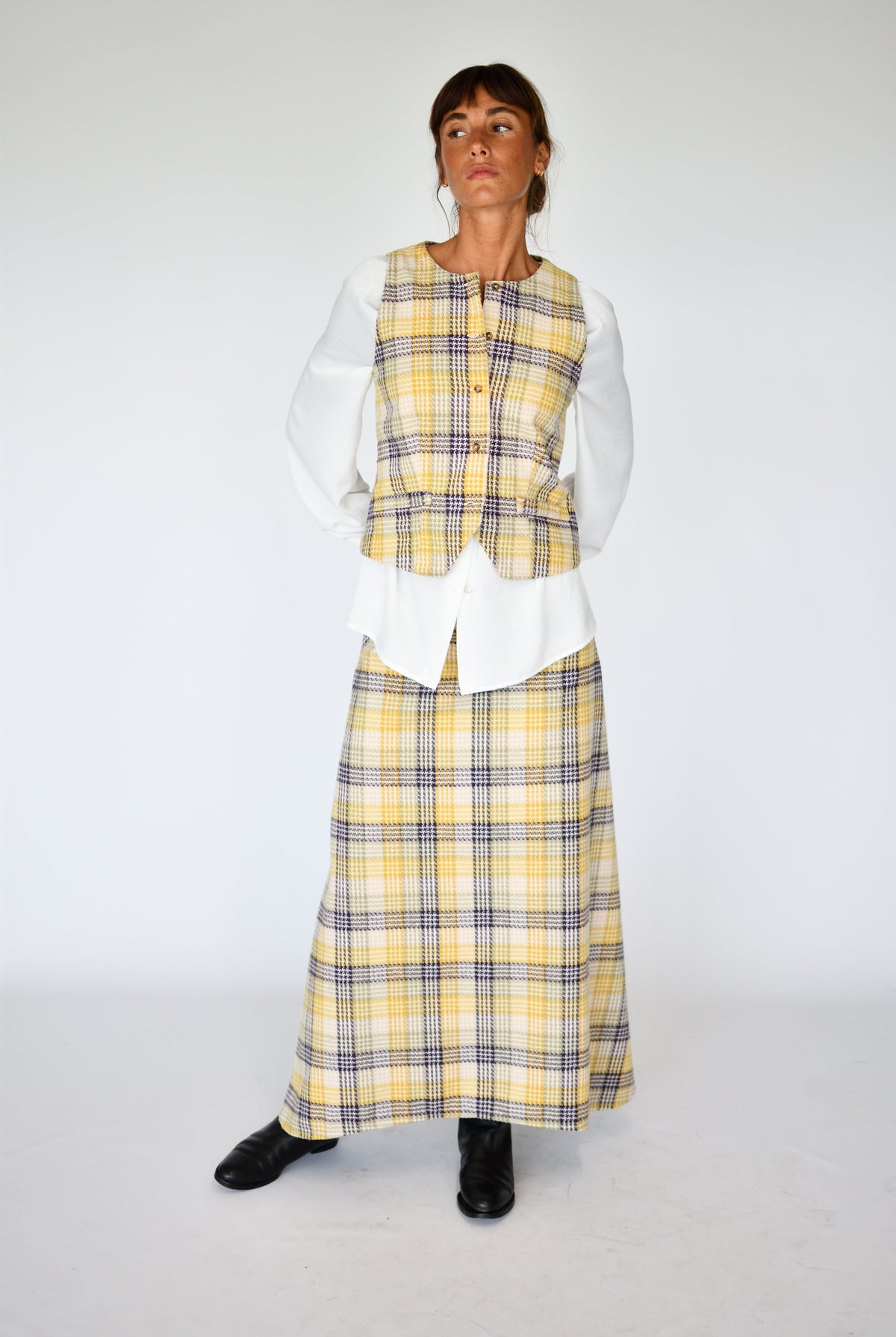Total Look Chaleco Sastre y Scotland – Falda Scotland, foto 1 | Boj Woman