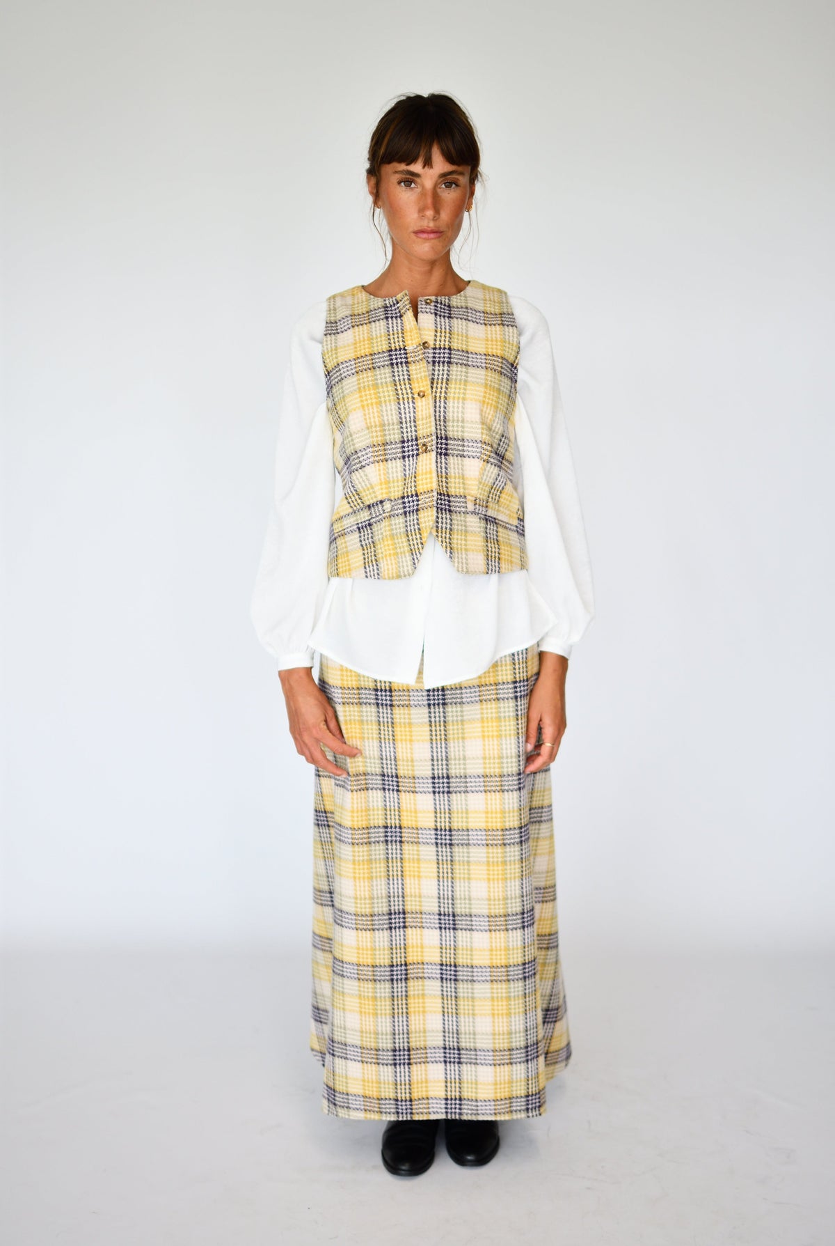 Total Look Chaleco Sastre y Scotland – Falda Scotland, foto 2 | Boj Woman