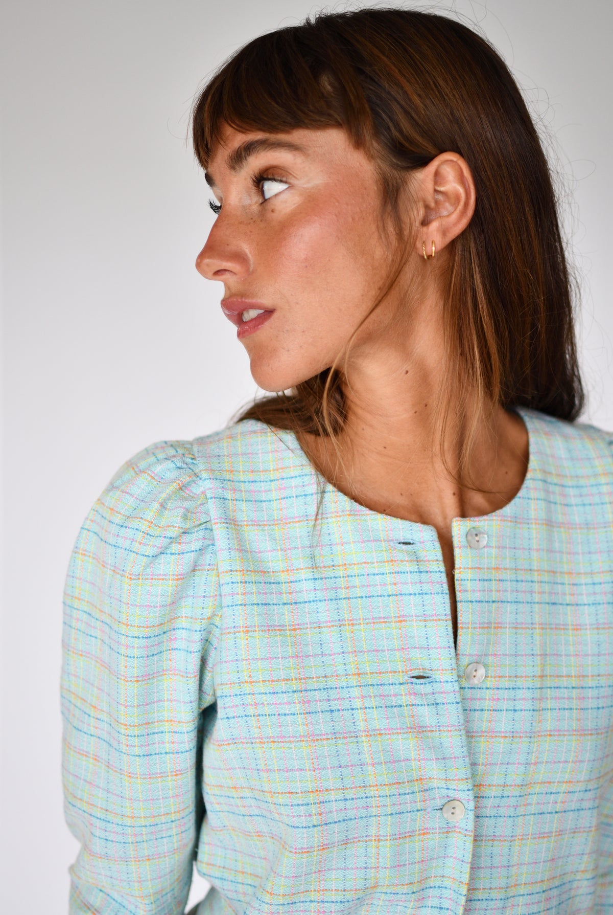 Sobrecamisa Martina Tweed – detalhe do decote | Boj Woman