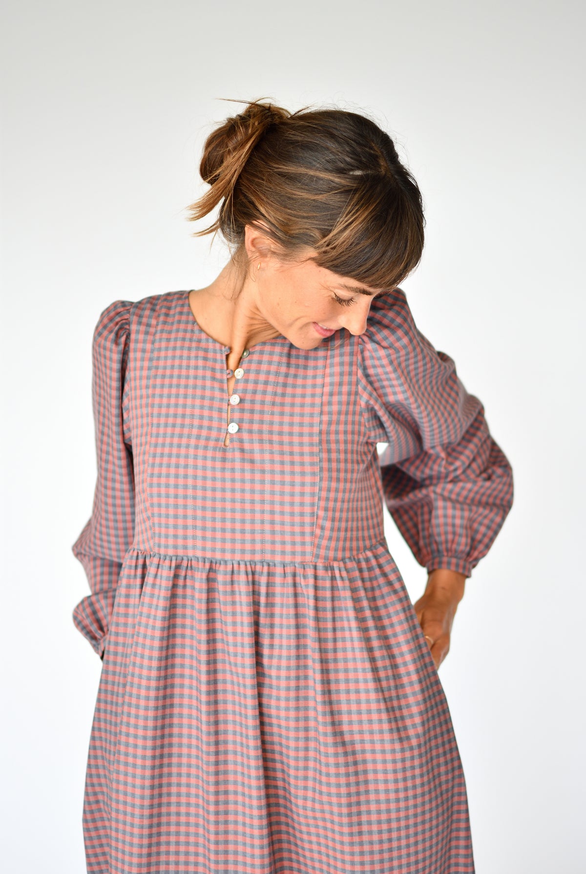 Vestido Alessandra Coral – detalhe do canesu | Boj Woman