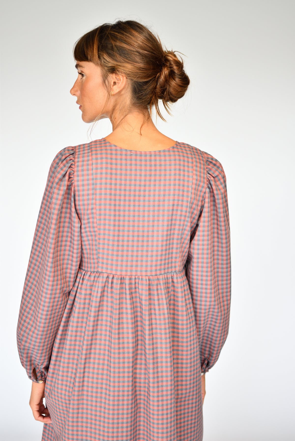 Vestido Alessandra Coral – vista traseira | Boj Woman