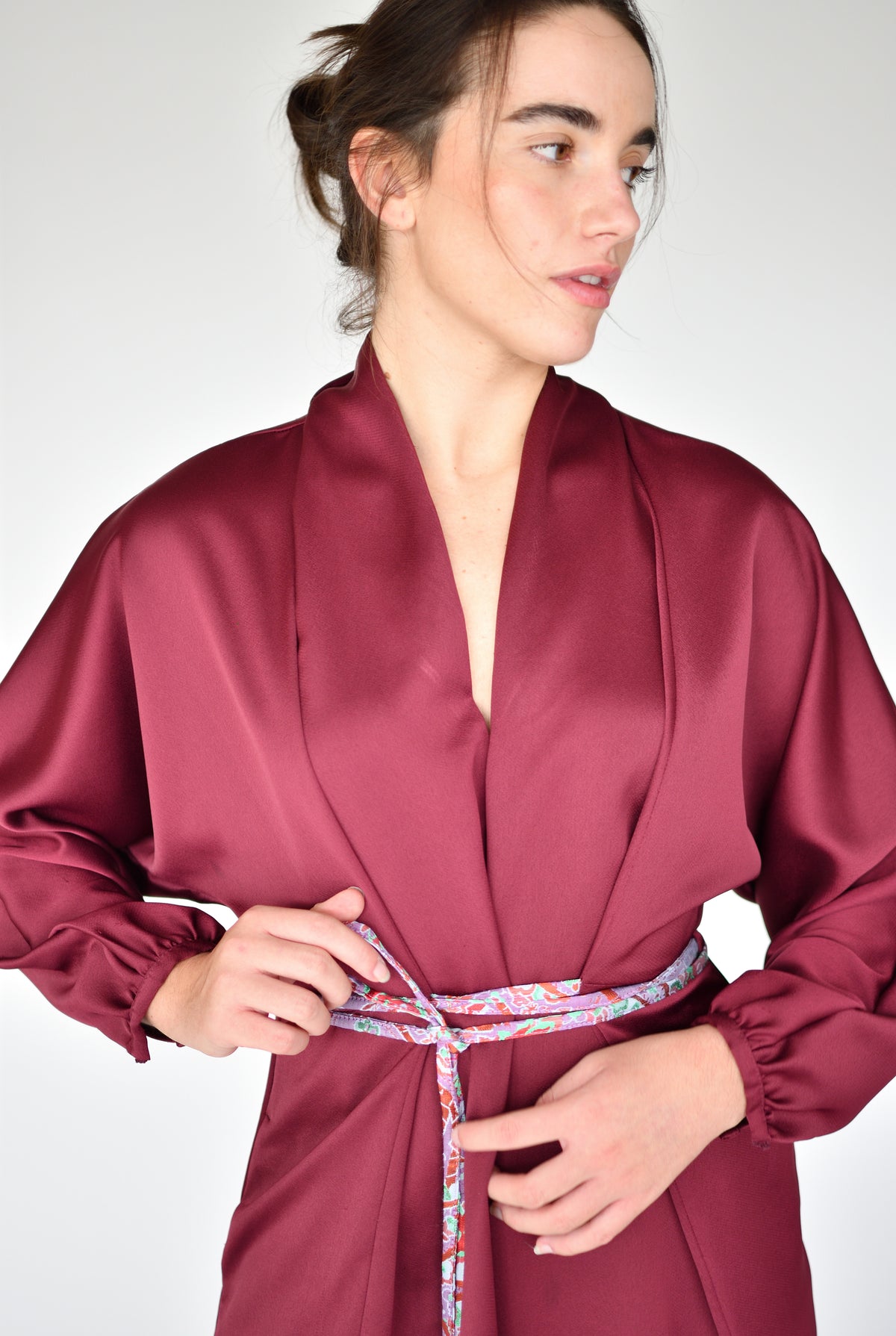 Vestido Mia Bordô – detalhe do cinto | Boj Woman