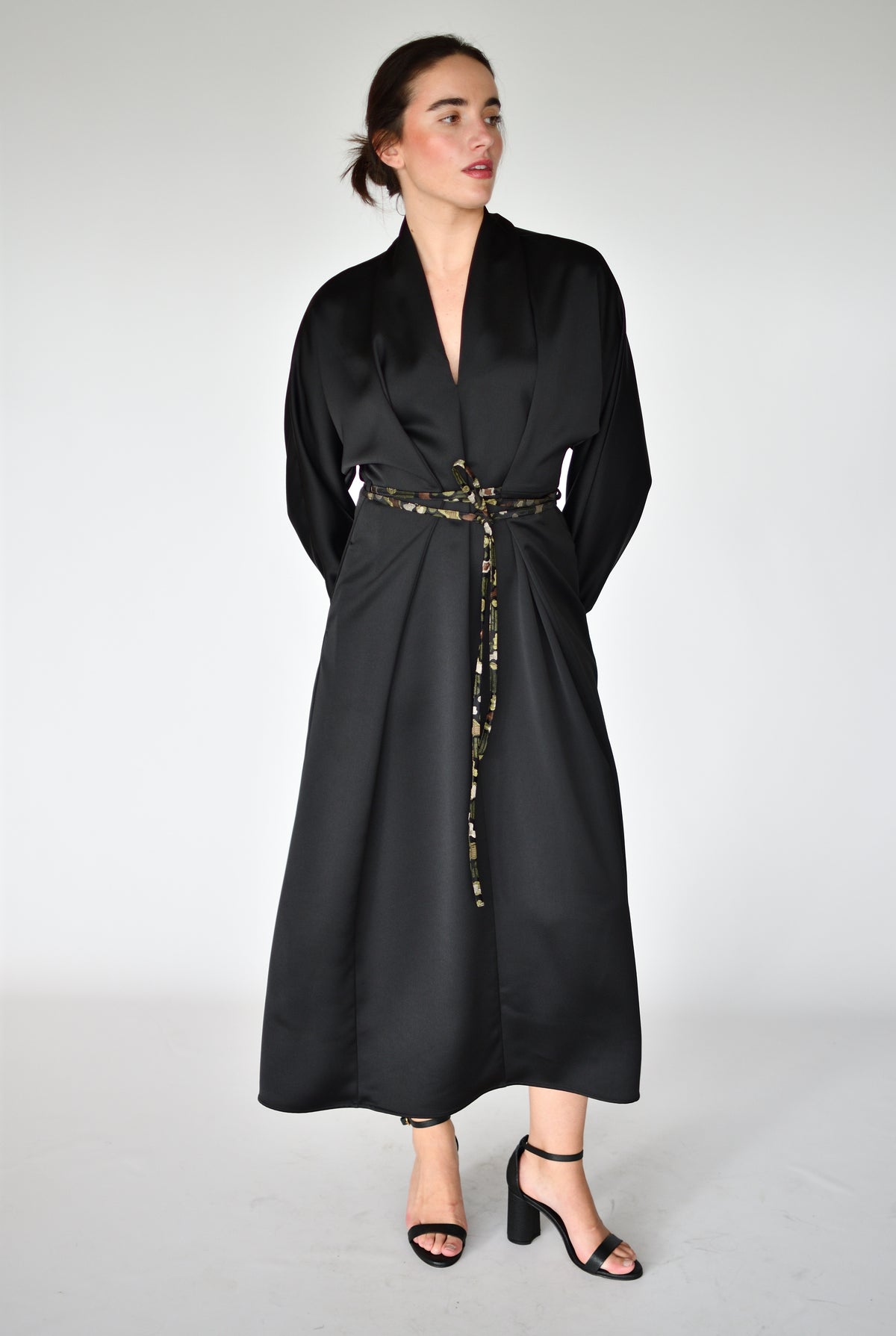 Vestido Mia Preto – corpo inteiro | Boj Woman
